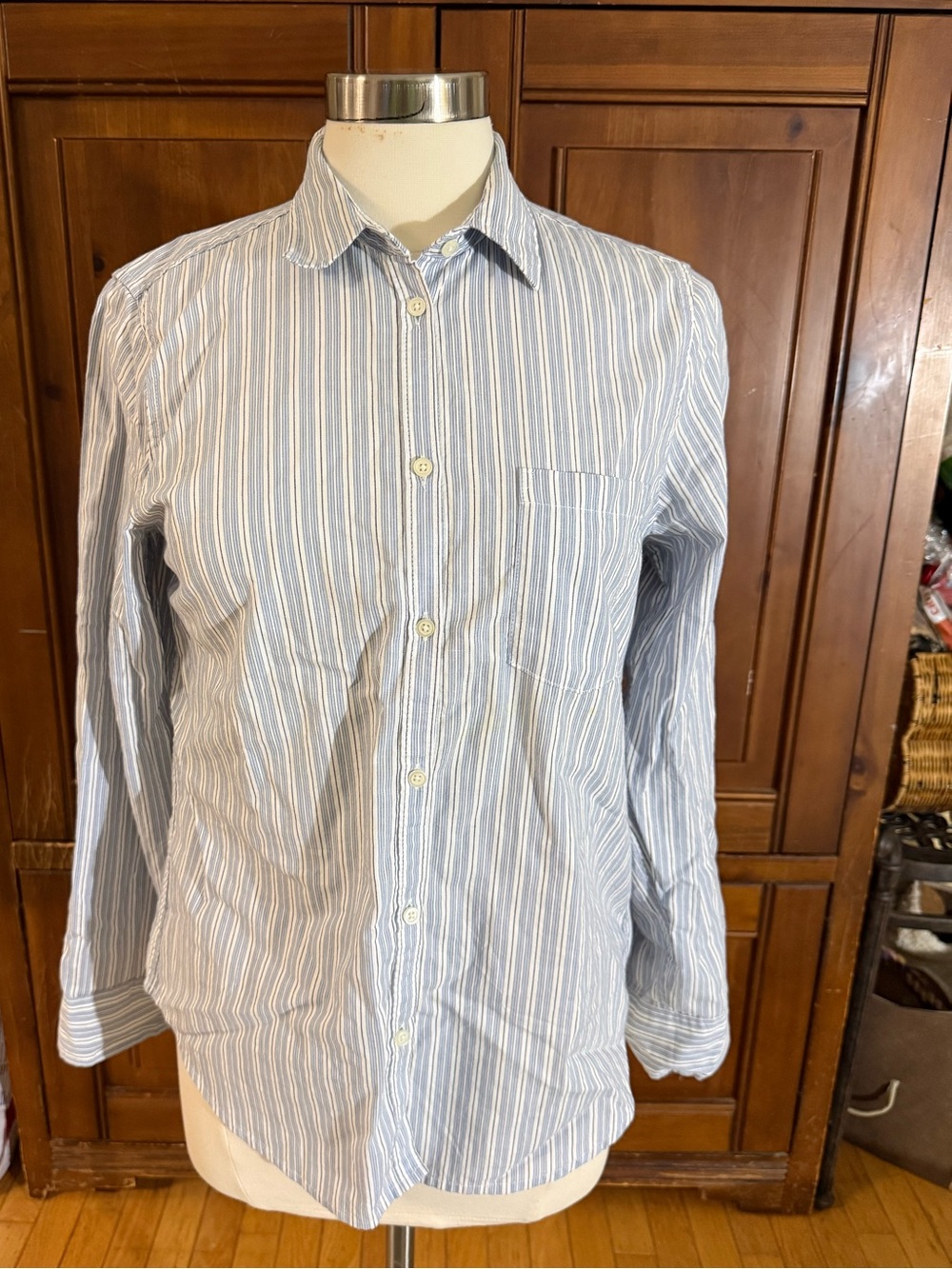 GAP Blue and White Vertical Stripe Button-Down Shirt Small